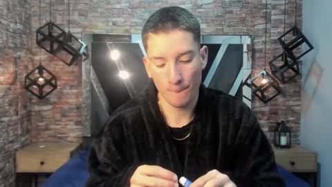 hunterheat_ online show from December 2025 12:03:02 PM