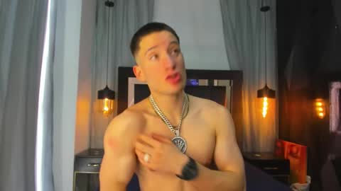 hunterheat_ online show from December 2025 06:15:02 PM