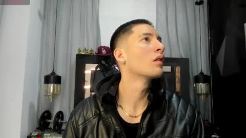 Snapshot of hunterheat_ chatting on April 2026 12:17:02 PM hunterheat_ online show from April 2026 12:17:02 PM