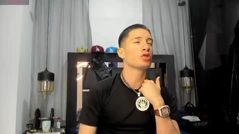 Snapshot of hunterheat_ chatting on April 2026 11:53:02 AM hunterheat_ online show from April 2026 11:53:02 AM