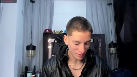 Snapshot of hunterheat_ chatting on April 2026 12:19:02 PM hunterheat_ online show from April 2026 12:19:02 PM