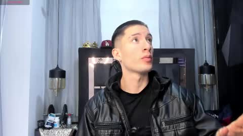 Snapshot of hunterheat_ chatting on April 2026 12:07:02 PM hunterheat_ online show from April 2026 12:07:02 PM