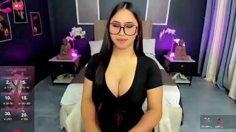 Snapshot of hunterxhuntress chatting on July 2026 08:18:01 AM HELLO HANNAH IS BACK online show from July 2026 08:18:01 AM