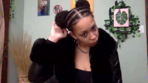 Snapshot of hunyybunz chatting on February 2025 03:56:02 AM Goddess Hunyy online show from February 2025 03:56:02 AM