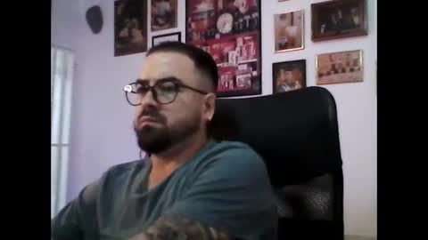 Snapshot of hurtadodirector chatting on April 2026 01:15:01 AM hurtadodirector online show from April 2026 01:15:01 AM