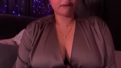 Snapshot of hxnnyyb chatting on April 2026 03:20:01 AM Bex online show from April 2026 03:20:01 AM