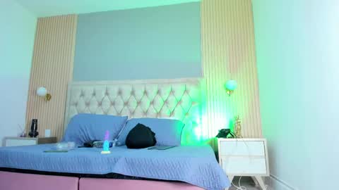 hxxyro online show from April 2026 01:05:01 PM