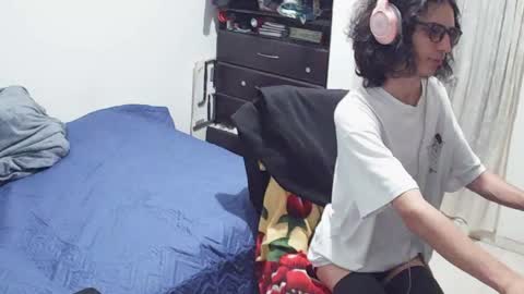 Snapshot of hxxyro1 chatting on April 2026 04:06:01 AM hxxyro1 online show from April 2026 04:06:01 AM