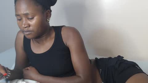 Snapshot of hyacinth_b chatting on July 2026 06:43:02 PM hyacinth_b online show from July 2026 06:43:02 PM