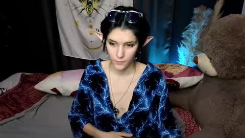 Hyeon Jin online show from January 2025 12:00:01 AM