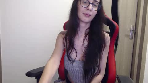 Snapshot of hypefoxxx chatting on March 2025 04:13:02 PM Emma Ava online show from March 2025 04:13:02 PM