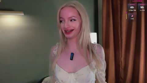 Snapshot of hypno_eyes_babe chatting on June 2026 02:49:02 PM Kate online show from June 2026 02:49:02 PM