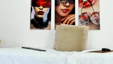 Snapshot of i_am_dolls chatting on January 2025 10:31:02 PM The Dolls online show from January 2025 10:31:02 PM