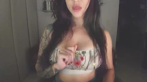 Snapshot of i_cant_believe_its_you chatting on November 2025 03:52:02 AM Lana Banana online show from November 2025 03:52:02 AM