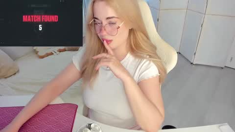 HiI am  EvaPVT is open  online show from May 2026 03:22:02 PM