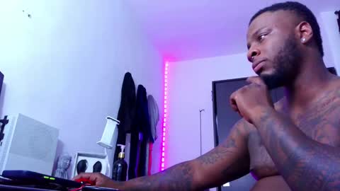 Mr H Independent model online show from September 2025 03:17:01 AM