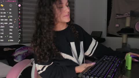 Snapshot of iam_nikki chatting on January 2025 08:39:01 AM On instagram Imm NikkiHelp me reach 100 likes online show from January 2025 08:39:01 AM