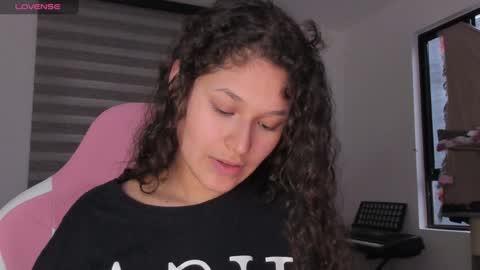 Snapshot of iam_nikki chatting on January 2025 10:40:01 PM On instagram Imm NikkiHelp me reach 100 likes online show from January 2025 10:40:01 PM