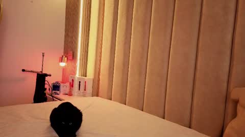 Snapshot of iamnyxy_ chatting on April 2026 11:29:02 AM Nyxy online show from April 2026 11:29:02 AM