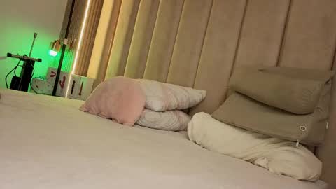 Snapshot of iamnyxy_ chatting on April 2026 10:59:01 AM Nyxy online show from April 2026 10:59:01 AM