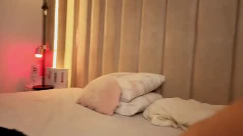 Snapshot of iamnyxy_ chatting on April 2026 11:28:01 AM Nyxy online show from April 2026 11:28:01 AM