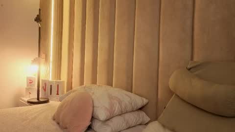 Snapshot of iamnyxy_ chatting on April 2026 11:35:01 AM Nyxy online show from April 2026 11:35:01 AM