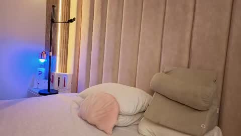 Snapshot of iamnyxy_ chatting on April 2026 11:27:01 AM Nyxy online show from April 2026 11:27:01 AM