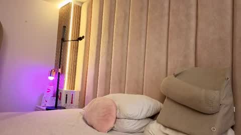 Snapshot of iamnyxy_ chatting on April 2026 01:01:01 PM Nyxy online show from April 2026 01:01:01 PM