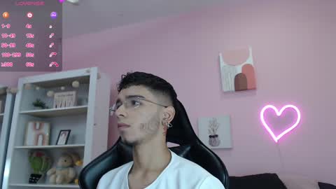 IAN CASTILLO online show from January 2025 11:21:02 AM