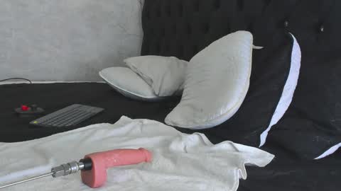 IAN CASTILLO online show from February 2025 02:11:02 PM