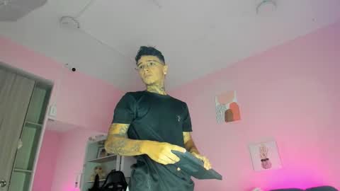 IAN CASTILLO online show from November 2025 11:11:02 AM