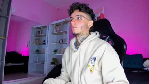 IAN CASTILLO online show from December 2025 11:15:02 AM