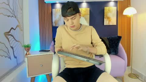 Ian  online show from April 2026 01:00:02 PM