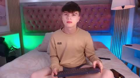 Snapshot of ian_stone_ chatting on April 2026 01:17:02 PM Ian online show from April 2026 01:17:02 PM