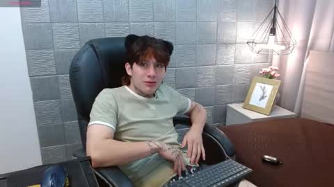 Snapshot of iancute_ chatting on September 2025 01:02:02 PM ian online show from September 2025 01:02:02 PM