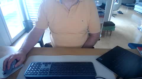 iandy12 online show from December 2025 07:14:02 AM