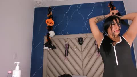 ibbie_ online show from October 2025 12:20:01 PM