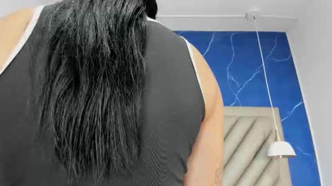 ibbie_ online show from November 2025 12:05:02 PM