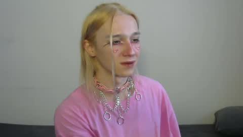 Snapshot of icebenz chatting on April 2026 12:28:01 PM Jade online show from April 2026 12:28:01 PM