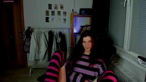 Snapshot of iceseeker2 chatting on April 2026 09:45:01 PM Mike online show from April 2026 09:45:01 PM