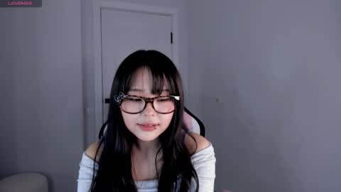 Snapshot of ichigo_o chatting on October 2025 08:42:02 AM Hitomi online show from October 2025 08:42:02 AM