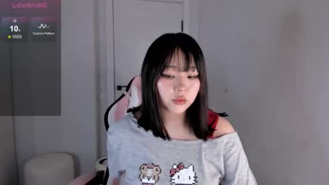 Snapshot of ichigo_o chatting on December 2025 12:32:01 PM Hitomi online show from December 2025 12:32:01 PM