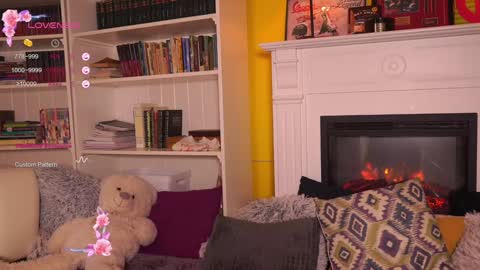 Snapshot of idontlikeguccibelts chatting on December 2024 05:00:01 PM Little Flower online show from December 2024 05:00:01 PM