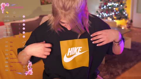 Snapshot of idontlikeguccibelts chatting on December 2024 03:55:01 PM Little Flower online show from December 2024 03:55:01 PM