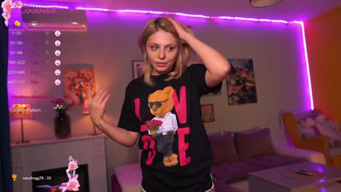 Snapshot of idontlikeguccibelts chatting on January 2025 04:55:02 PM Little Flower online show from January 2025 04:55:02 PM