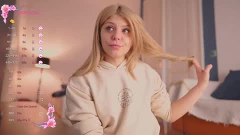 Snapshot of idontlikeguccibelts chatting on February 2025 09:45:02 AM Little Flower online show from February 2025 09:45:02 AM