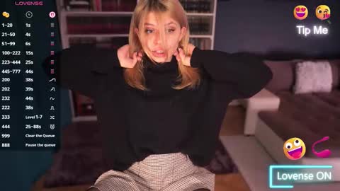 Snapshot of idontlikeguccibelts chatting on September 2025 05:07:02 PM Little Flower online show from September 2025 05:07:02 PM