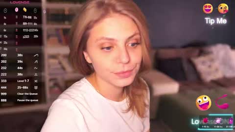 Snapshot of idontlikeguccibelts chatting on October 2025 07:34:01 PM Little Flower online show from October 2025 07:34:01 PM