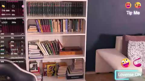 Snapshot of idontlikeguccibelts chatting on October 2025 05:22:01 PM Little Flower online show from October 2025 05:22:01 PM