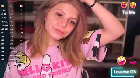 Snapshot of idontlikeguccibelts chatting on October 2025 05:25:02 PM Little Flower online show from October 2025 05:25:02 PM